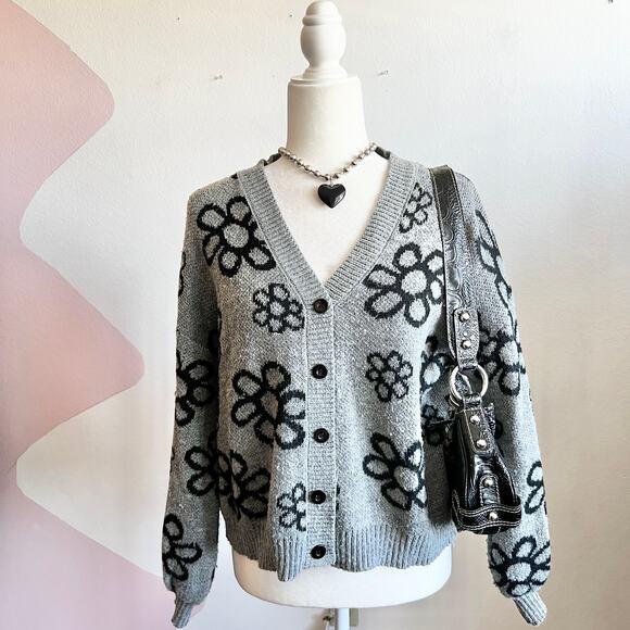 No Brand Sweaters - Gray Flower Womens Cardigan Size Medium Y2K Retro Indie‎ Cottagecore